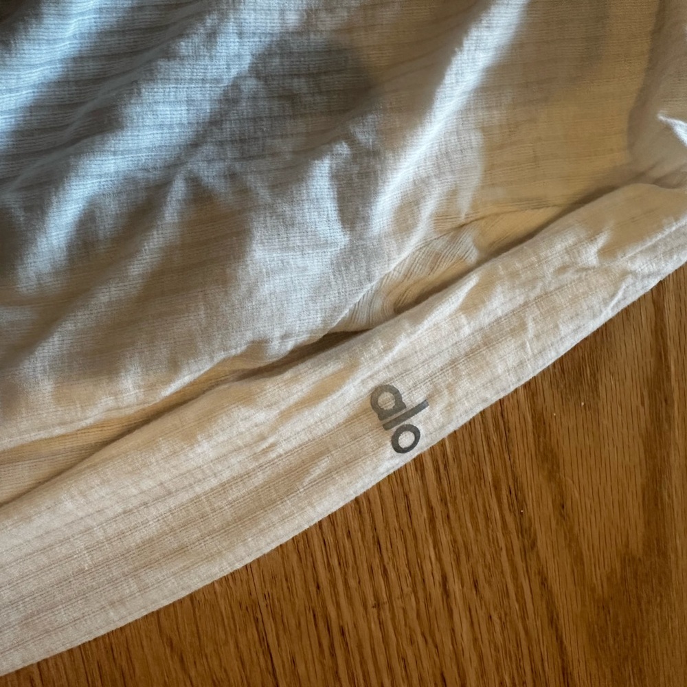 ALO Yoga Cream Lightweight Top